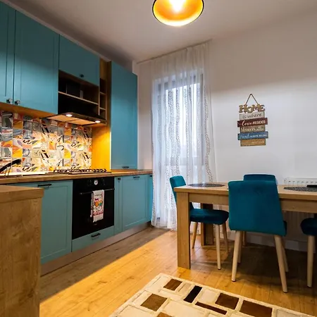 Apartment Lighthouse Central: Fortress Views & Free Parking