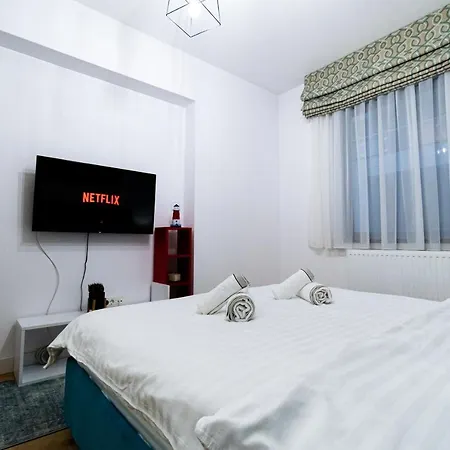 Lighthouse Central: Fortress Views & Free Parking * Brasov