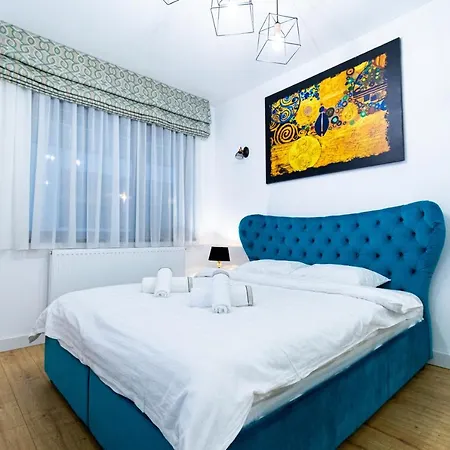 Lighthouse Central: Fortress Views & Free Parking * Brasov